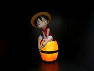 ONE PIECE - Luffy sur Tonneau - Figurine Lumineuse - 27 cm