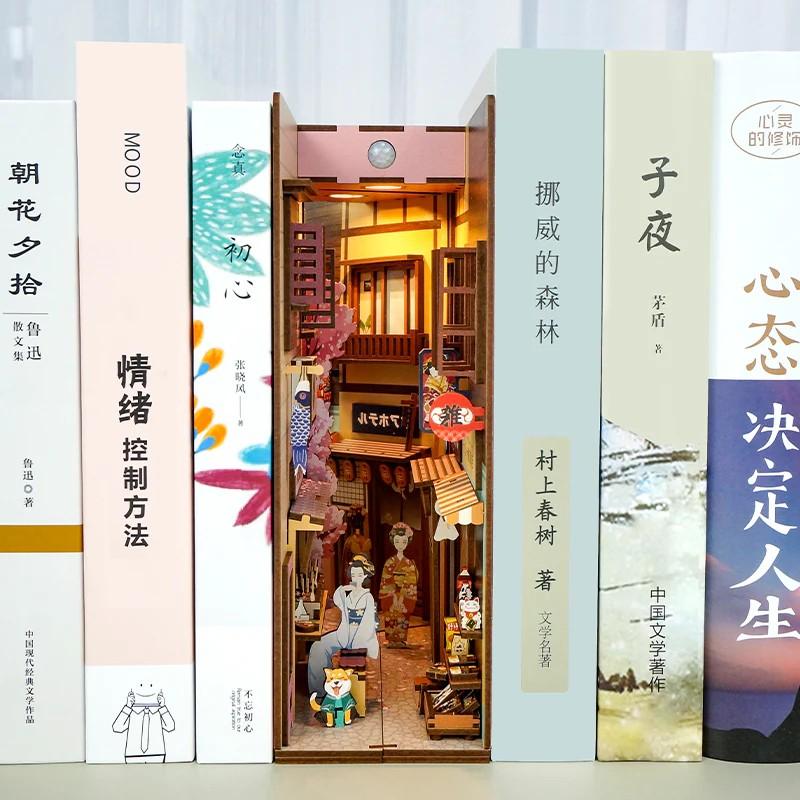 BOOK NOOK KIT - DIY- Epicerie Japonaise - 134pcs + LED Light
