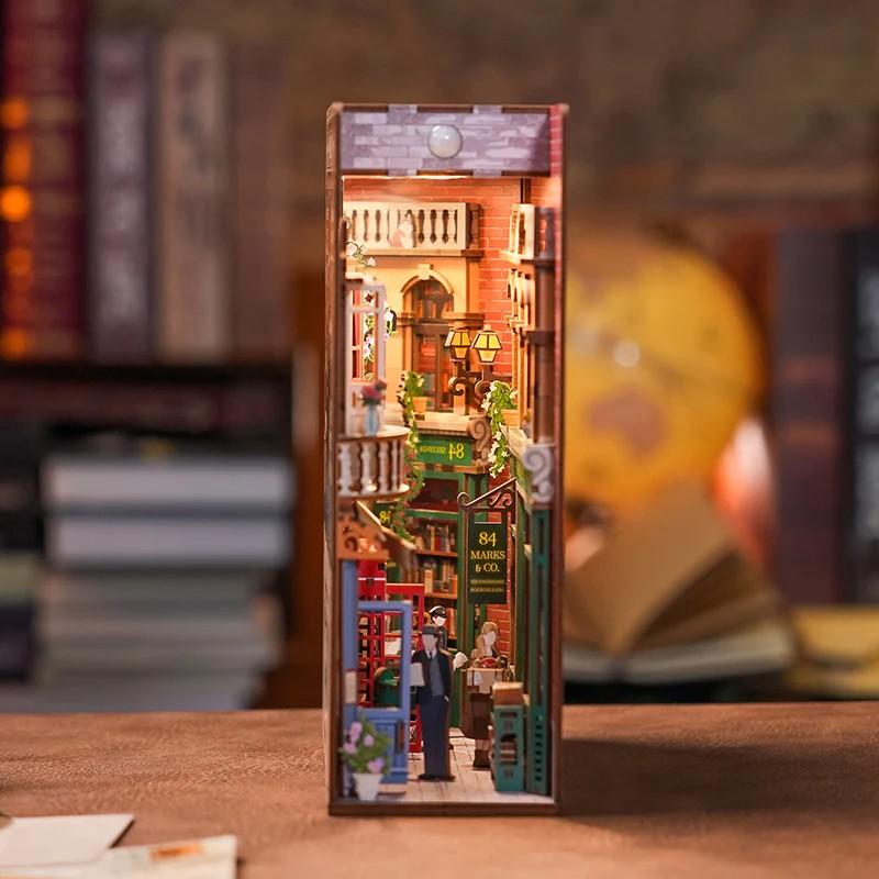 BOOK NOOK KIT - DIY- 84 Charing Cross Road - 178pcs + LED Light