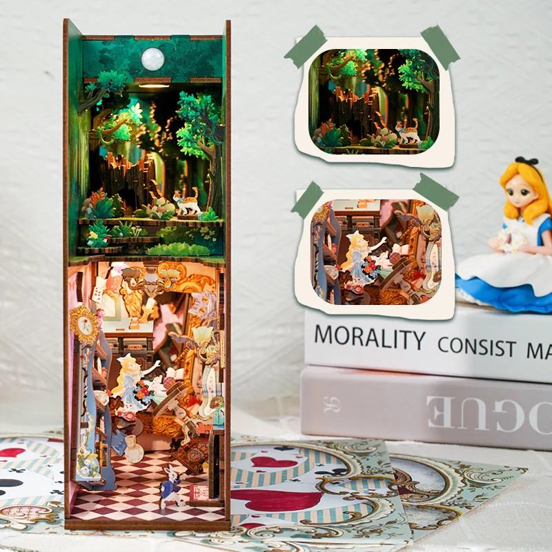 BOOK NOOK KIT - DIY- Alice au pays des merveilles - 184pcs + LED Light